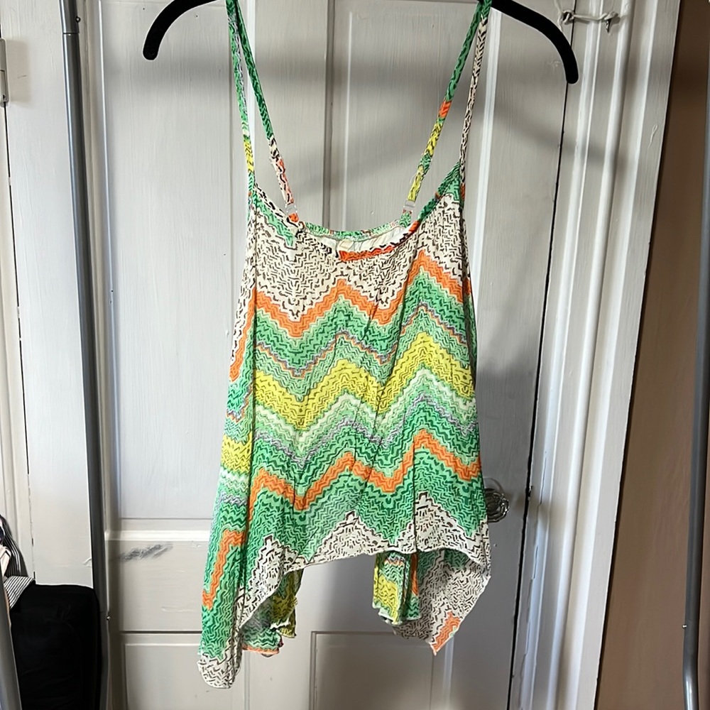 Paradise patterned crop top. Never worn. Excellent condition.